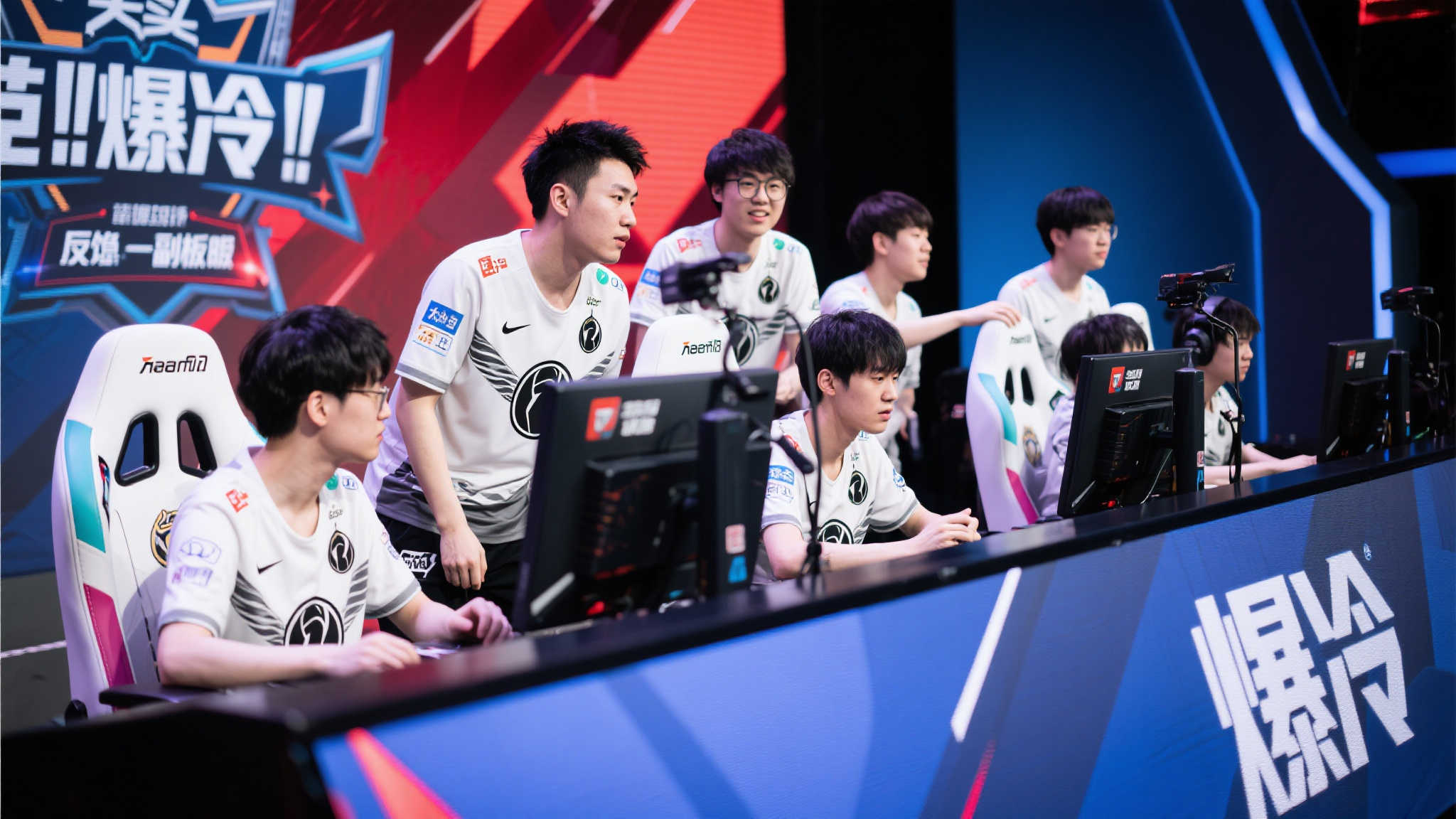 校团队的协 校团队的协